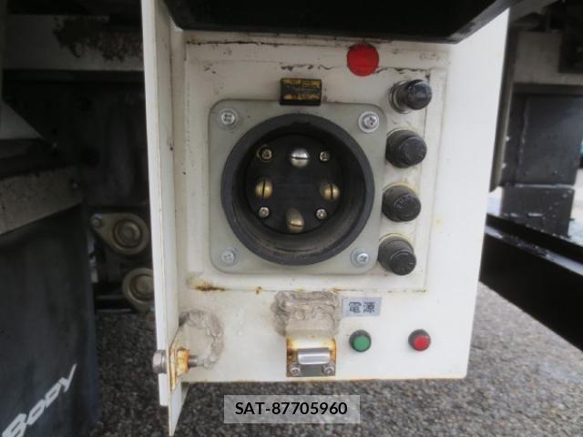 Mitsubishi CANTER 2013-05 4932816-13