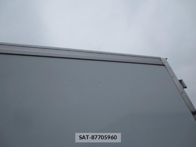 Mitsubishi CANTER 2013-05 4932816-24