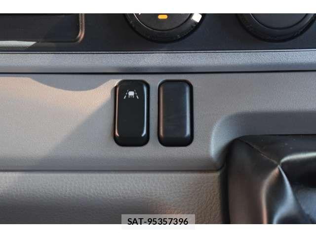 Mitsubishi CANTER 2019-07 4932822-14