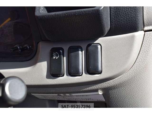 Mitsubishi CANTER 2019-07 4932822-18