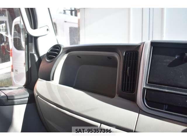 Mitsubishi CANTER 2019-07 4932822-26