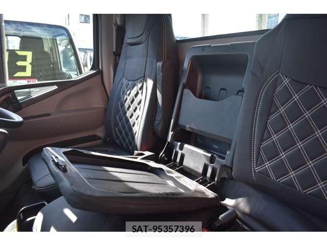 Mitsubishi CANTER 2019-07 4932822-29