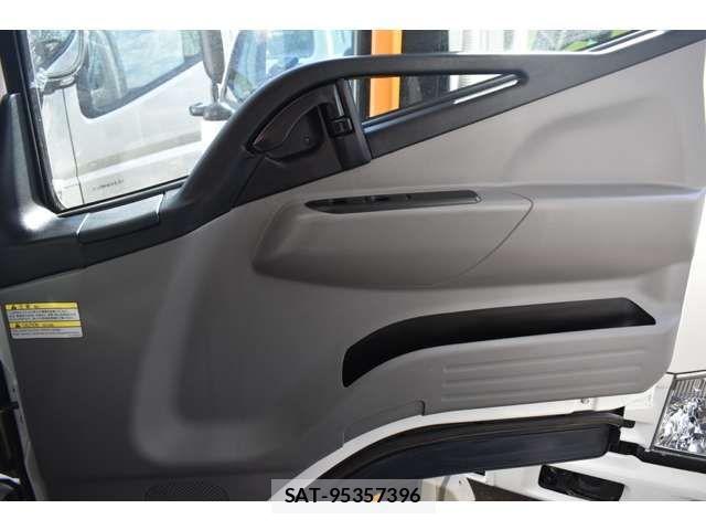 Mitsubishi CANTER 2019-07 4932822-8