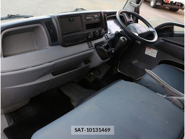 Mitsubishi CANTER 2016-01 4932782-28