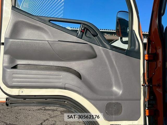 Mitsubishi CANTER 2012-12 4932891-21
