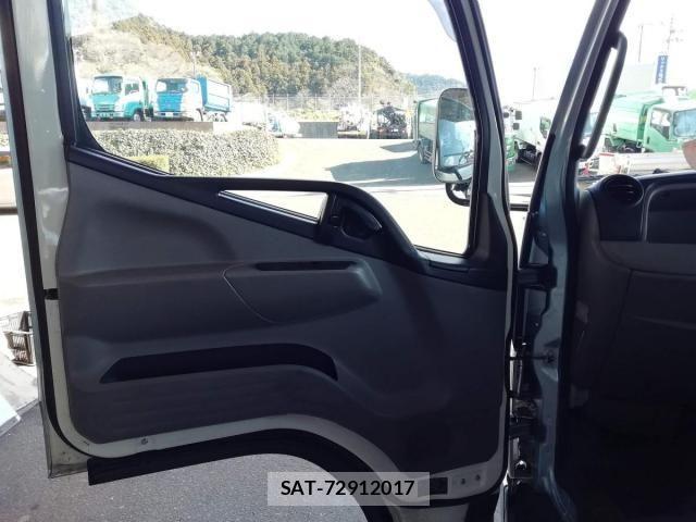 Mitsubishi CANTER 2017-04 4932693-26