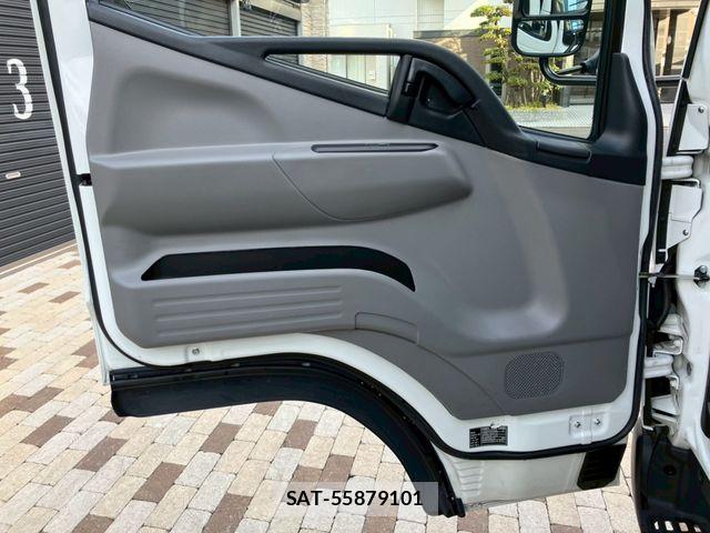 Mitsubishi CANTER 2024-08 4932564-12