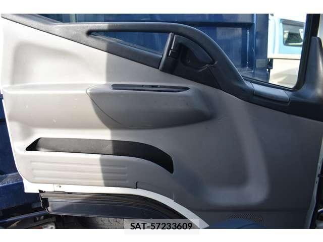 Mitsubishi CANTER 2016-12 4932859-27