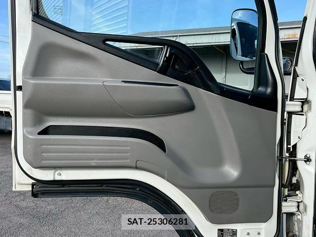 Mitsubishi CANTER 2019-01 5860960-17