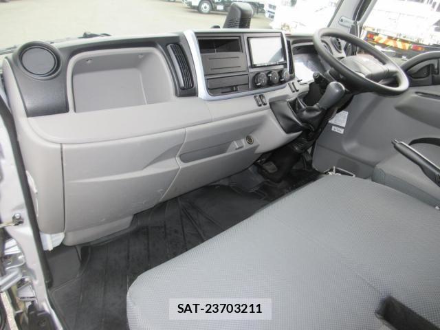 Mitsubishi CANTER 2023-03 5860957-16