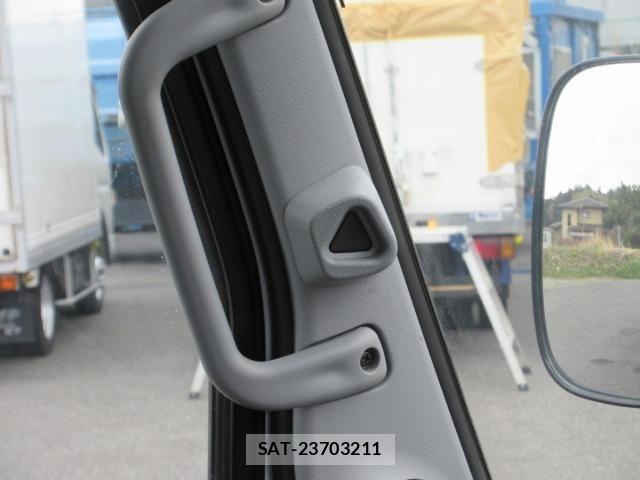 Mitsubishi CANTER 2023-03 5860957-18