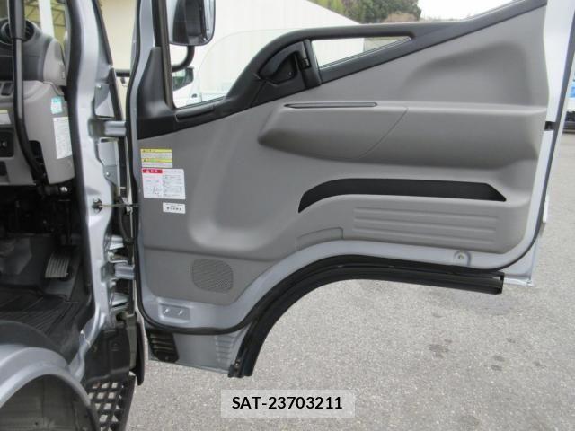 Mitsubishi CANTER 2023-03 5860957-7