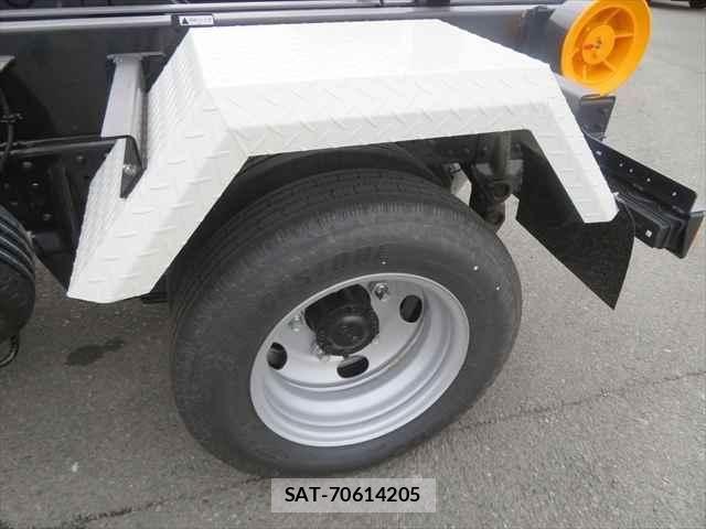 Mitsubishi CANTER 2024-11 5860932-14