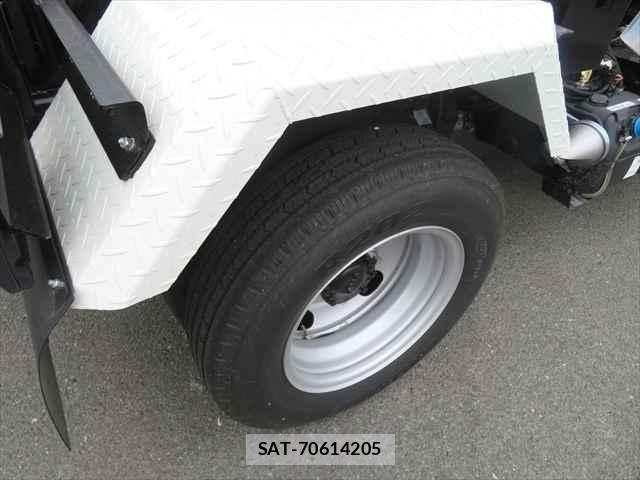 Mitsubishi CANTER 2024-11 5860932-15