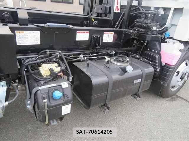 Mitsubishi CANTER 2024-11 5860932-18