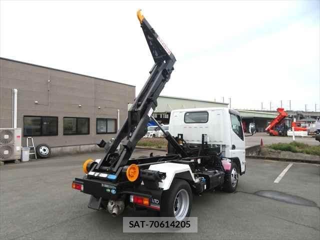 Mitsubishi CANTER 2024-11 5860932-23