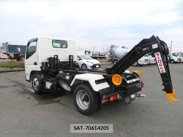 Mitsubishi CANTER 2024-11 5860932-26