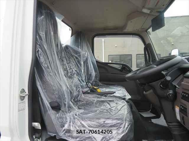 Mitsubishi CANTER 2024-11 5860932-29