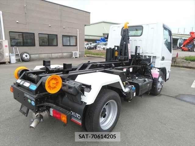 Mitsubishi CANTER 2024-11 5860932-5