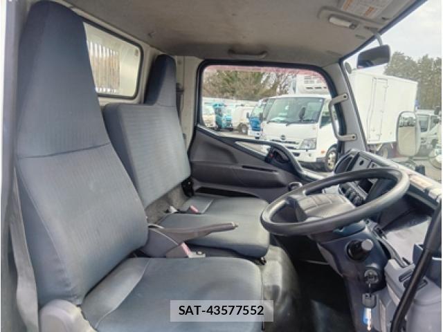 Mitsubishi CANTER 2013-11 5861058-21