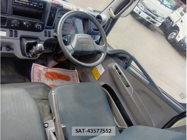 Mitsubishi CANTER 2013-11 5861058-23