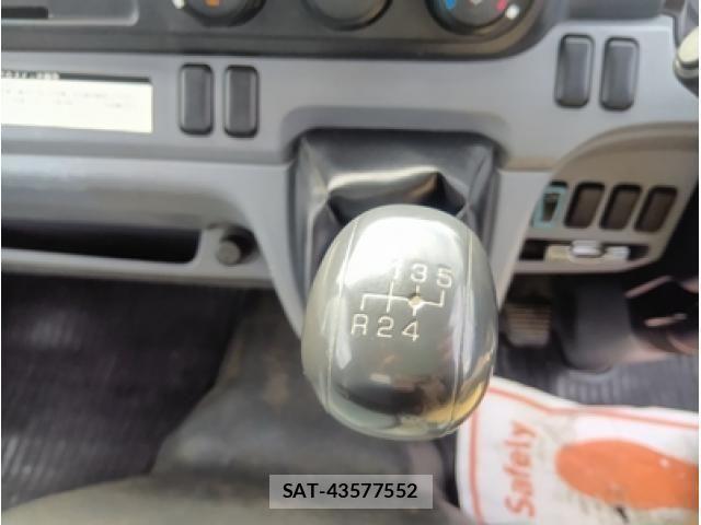 Mitsubishi CANTER 2013-11 5861058-26
