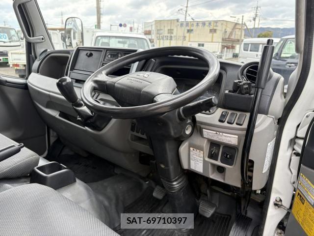 Mitsubishi CANTER 2016-08 5861007-5