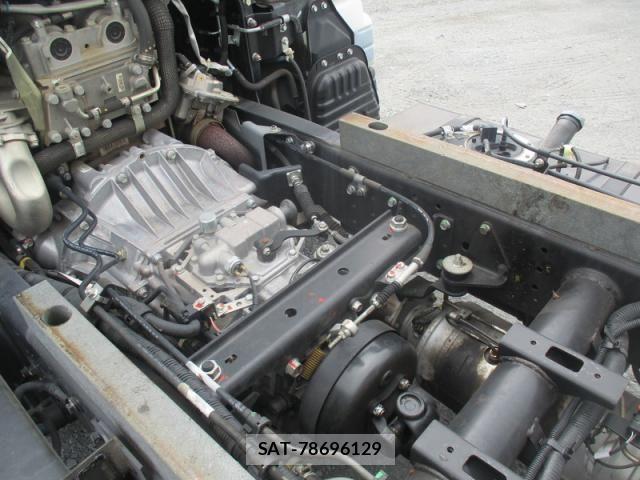 Mitsubishi CANTER 2015-08 5861023-16