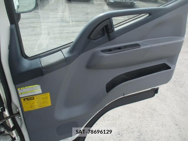 Mitsubishi CANTER 2015-08 5861023-28