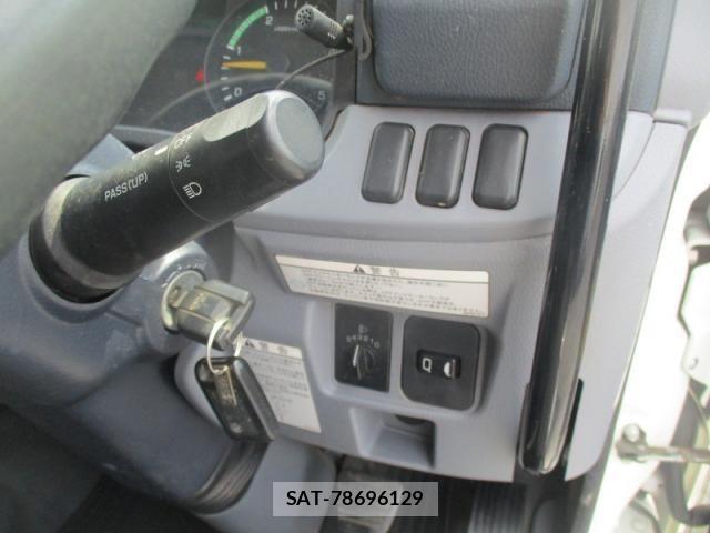 Mitsubishi CANTER 2015-08 5861023-29
