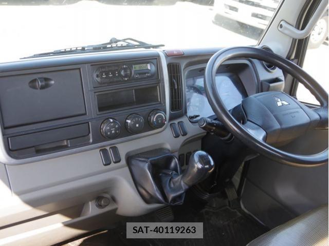 Mitsubishi CANTER 2017-02 5861082-22