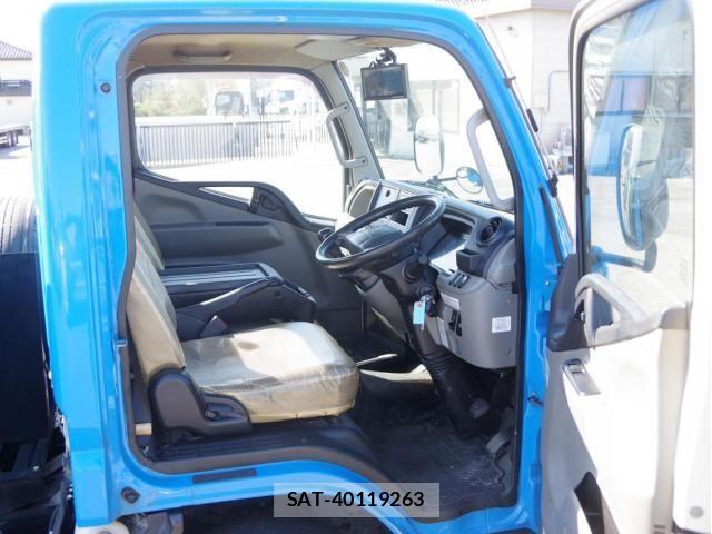 Mitsubishi CANTER 2017-02 5861082-24