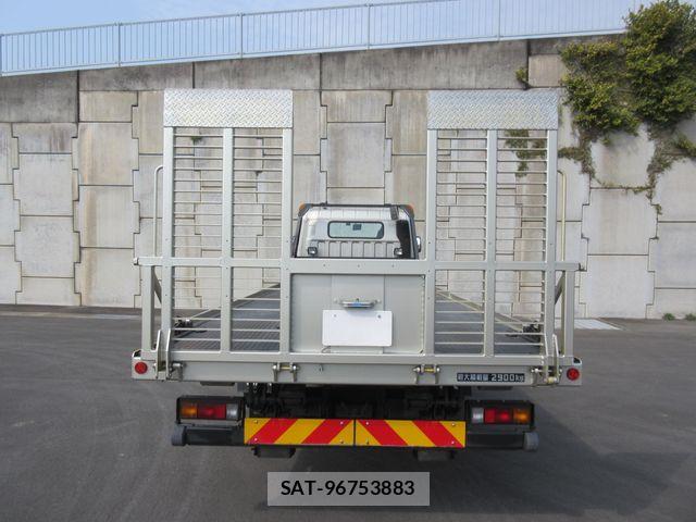 Mitsubishi CANTER 2021-04 6007878-10