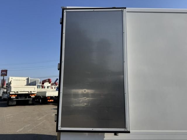 Mitsubishi CANTER 2017-11 6050318-17