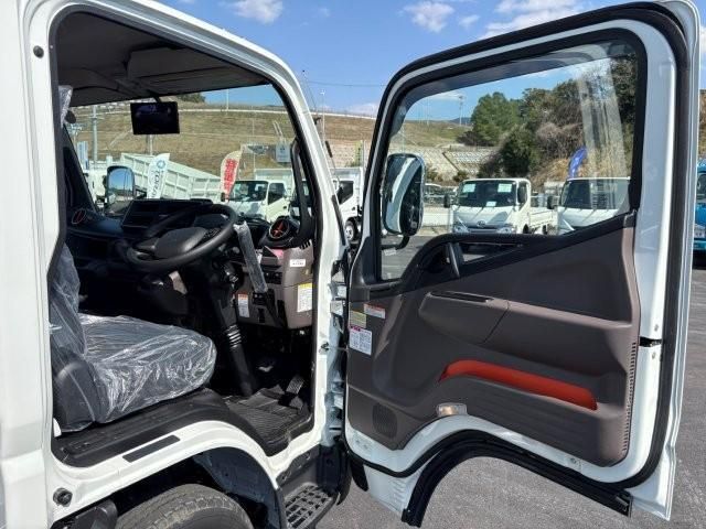 Mitsubishi CANTER 2025-12 6274310-26