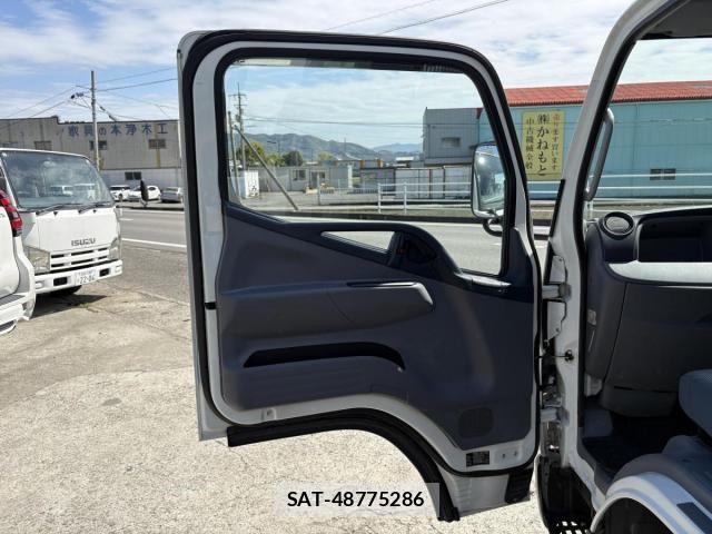 Mitsubishi CANTER 2012-03 6495819-14