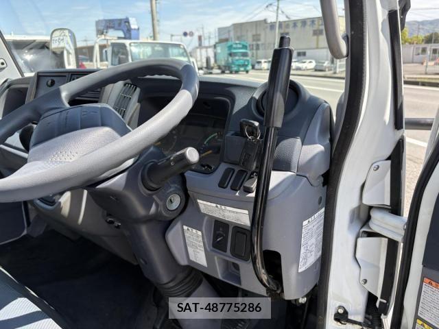 Mitsubishi CANTER 2012-03 6495819-24
