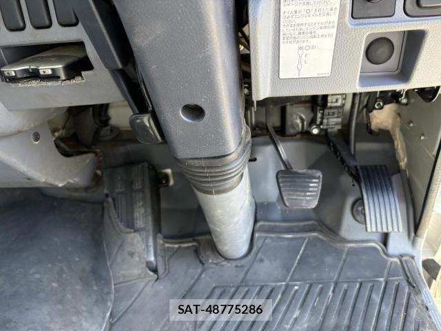 Mitsubishi CANTER 2012-03 6495819-26