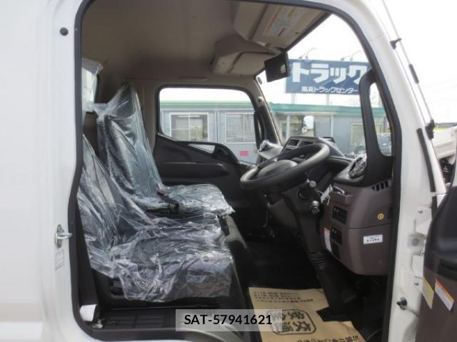 Mitsubishi CANTER 2024-11 6561872-11