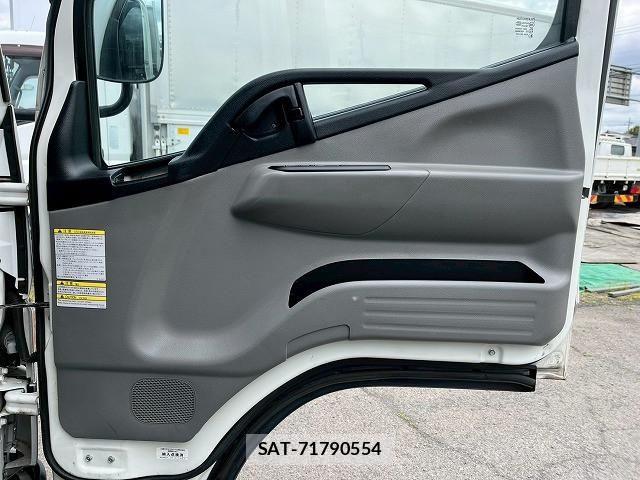 Mitsubishi CANTER 2017-07 6675308-18