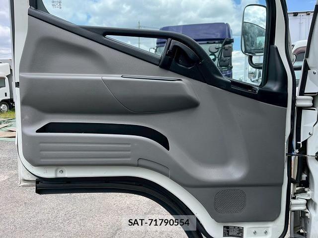 Mitsubishi CANTER 2017-07 6675308-22