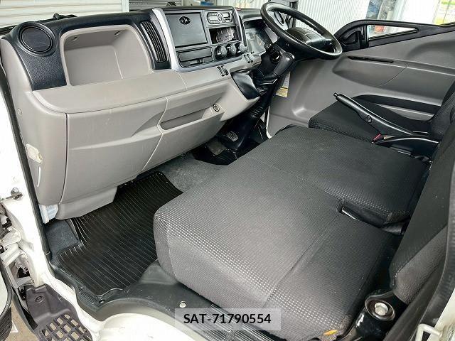 Mitsubishi CANTER 2017-07 6675308-23
