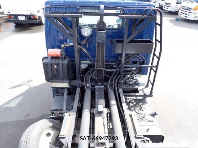 Mitsubishi CANTER 2016-08 6715784-12