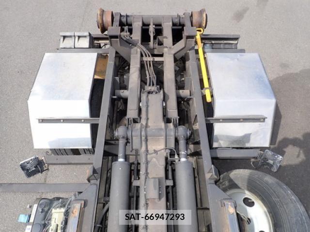 Mitsubishi CANTER 2016-08 6715784-13