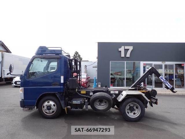 Mitsubishi CANTER 2016-08 6715784-15