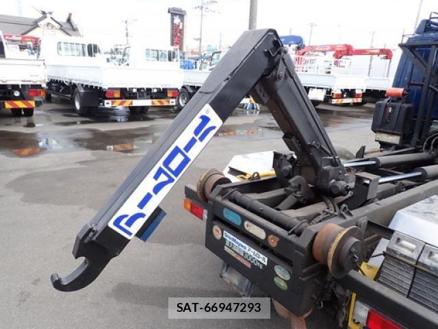 Mitsubishi CANTER 2016-08 6715784-16
