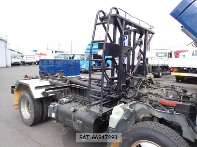 Mitsubishi CANTER 2016-08 6715784-23