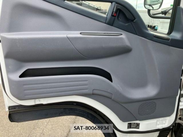 Mitsubishi CANTER 2013-06 6715788-26