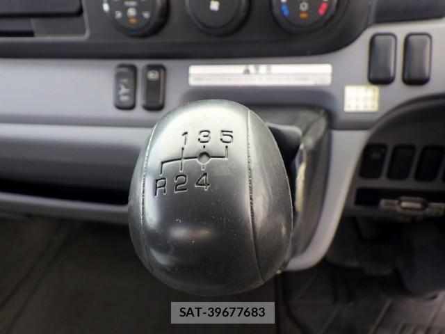Mitsubishi CANTER 2015-05 6715782-14