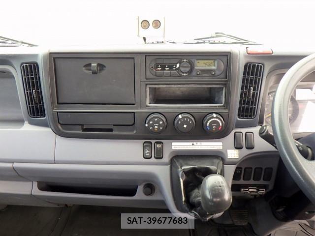 Mitsubishi CANTER 2015-05 6715782-15
